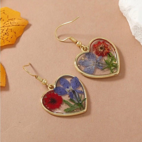 Heart Pressed Flowers Earrings Gold Blue Red Green Dangle Drop New - Picture 2 of 3